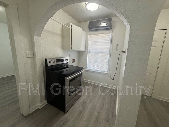 Photo - 2430 E Pine St