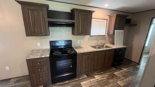 Photo - 301 Henning Dr