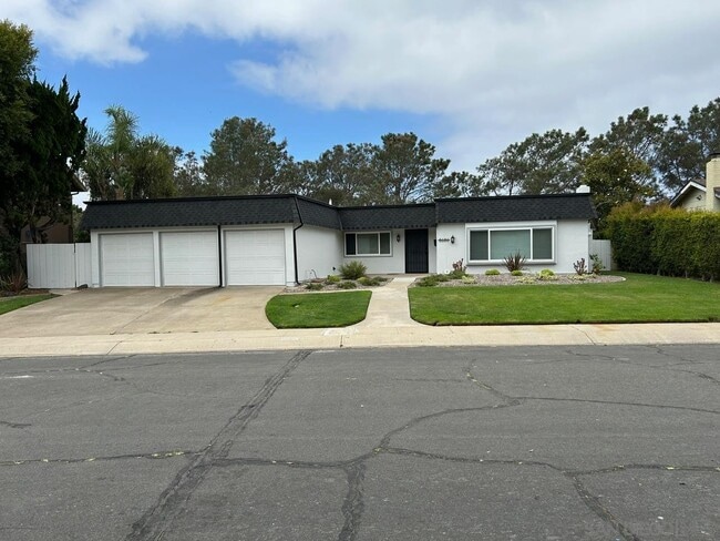 Building Photo - 8686 Cliffridge Ave Rental