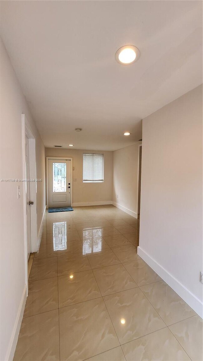 Photo - 12535 NE Miami Pl