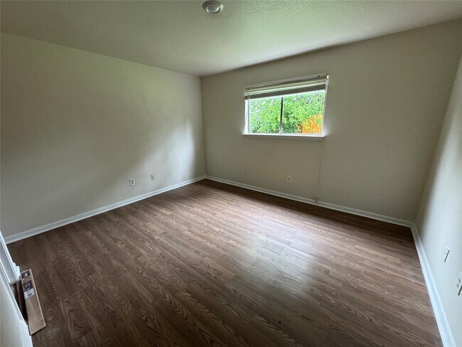 Photo - 3229 Hirschfield Rd Unidad B
