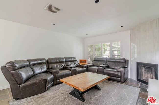 Photo - 5820 Yolanda Ave Unidad 5