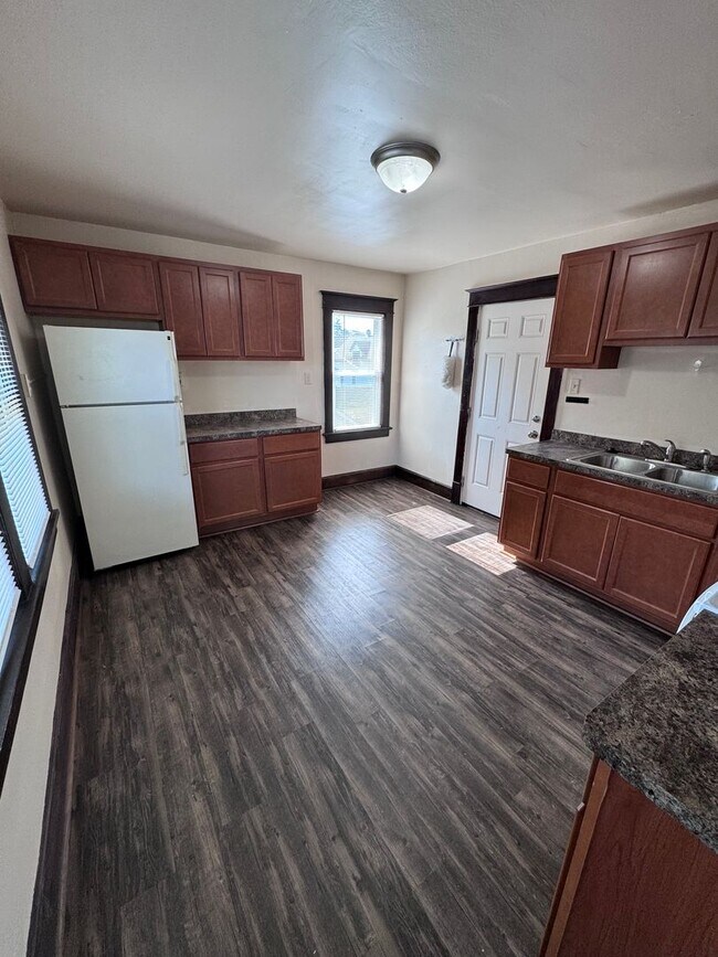 Building Photo - 4610 17th Ave Unit Upper