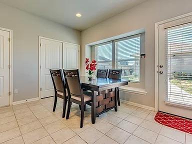 Photo - 207 Wainscot Oak Wy