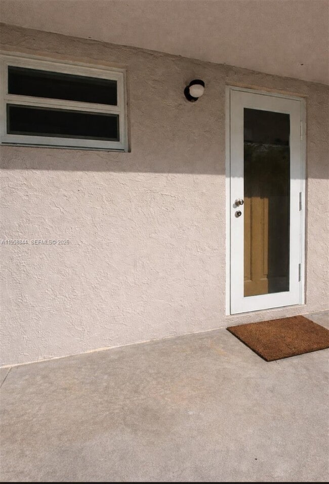 Building Photo - 2220 SW 46th Ct Unit 2