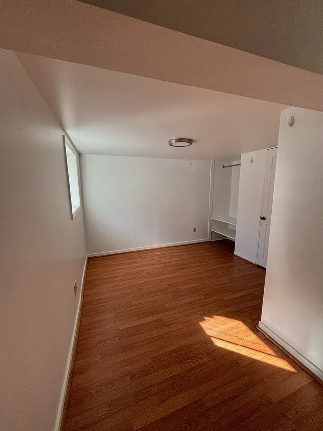 Photo - 207 Woodrow St