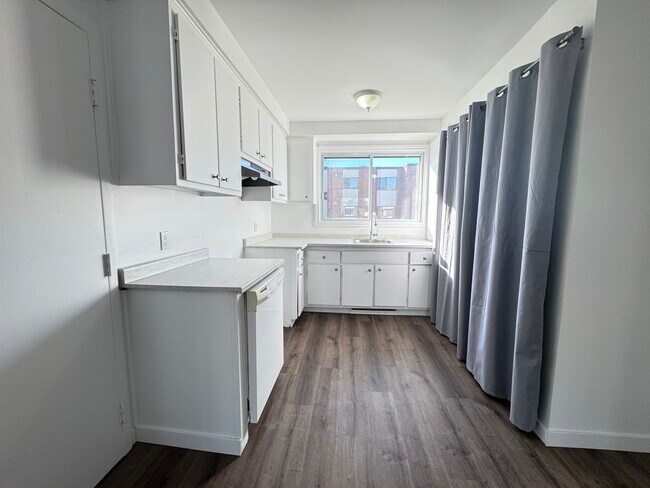 Photo - 5330 Pl Pontiac Unit 6