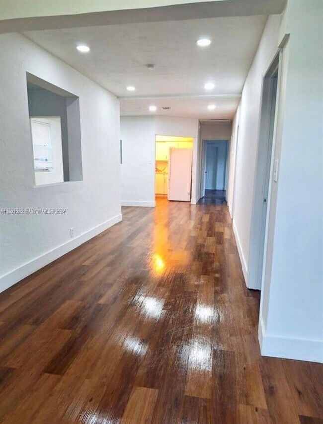 Building Photo - 98 SW 5th Ave Rental