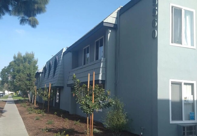 Building Photo - 5560 Ackerfield Ave Rental