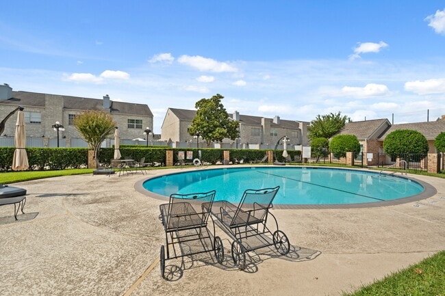 Building Photo - 600 Wilcrest Dr