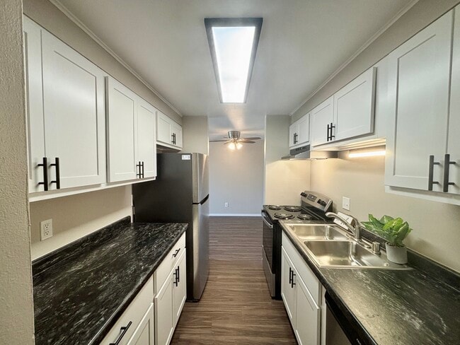 Building Photo - Southview Apartments