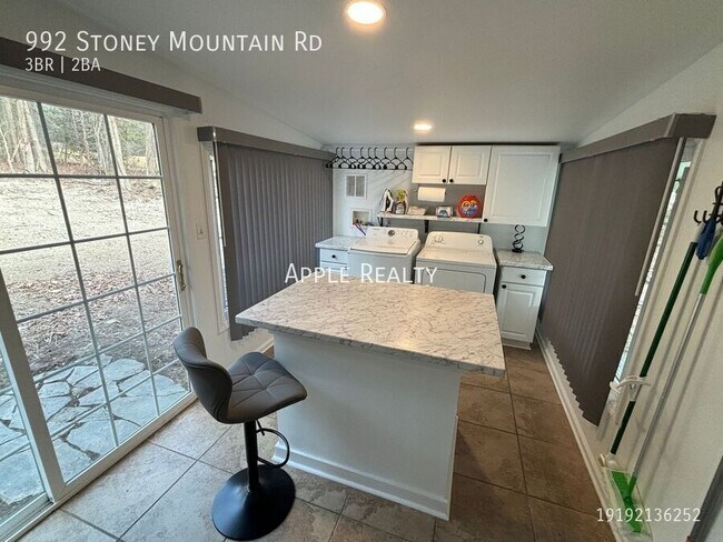 Photo - 992 Stoney Mountain Rd