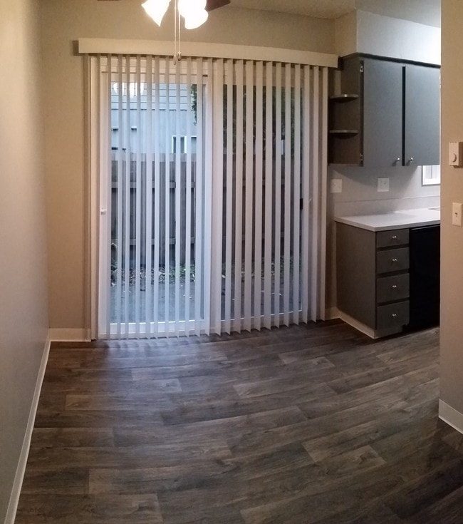 Photo - Townhouse Square Apartments