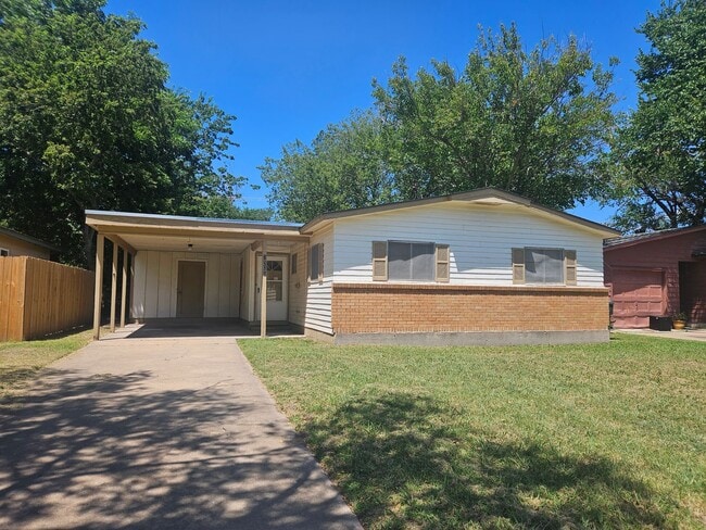 Building Photo - (3) Bed in Core Norman! Pet Negotiable! Av... Rental