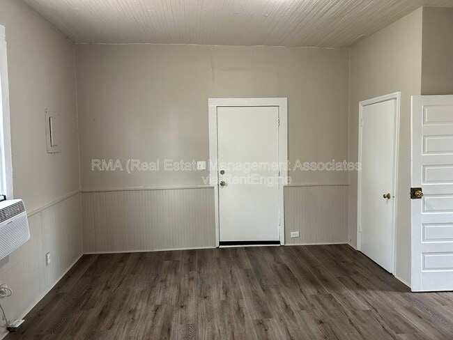 Photo - 1035 W College St