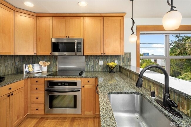 Photo - 1735 13th Ave S