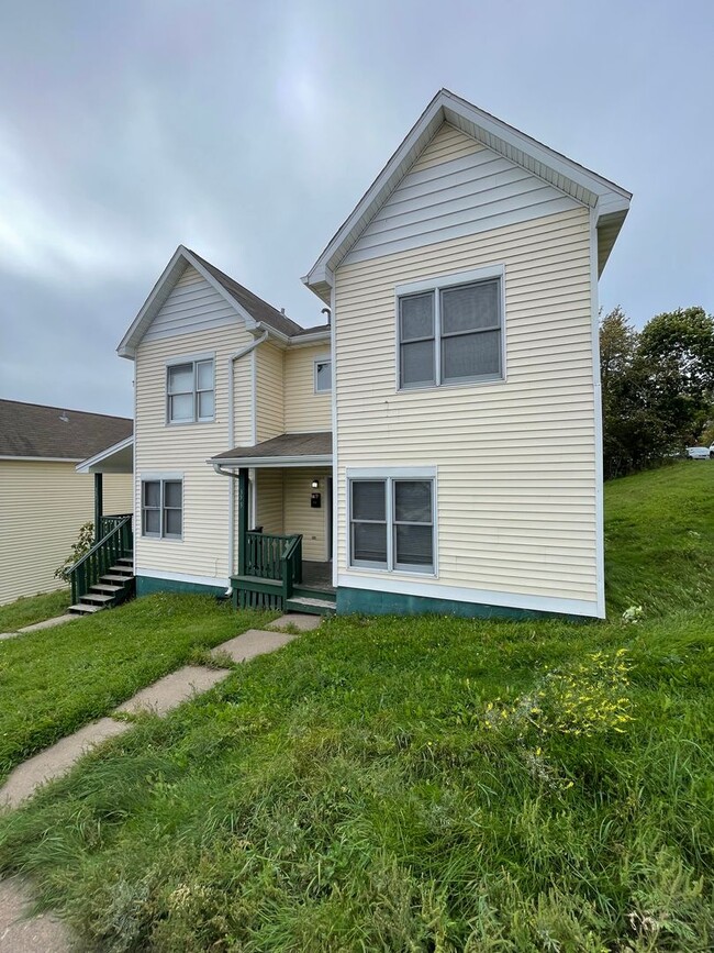 Building Photo - 321-323 N 3rd Ave W Unit 323 N 3rd Ave W