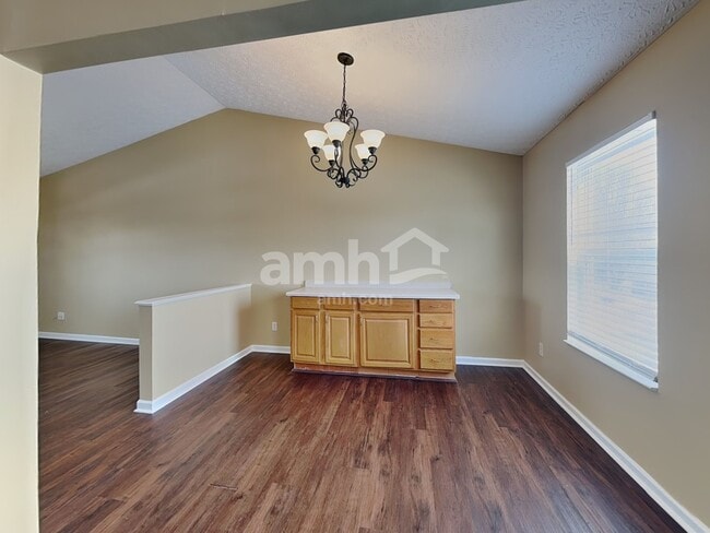 Photo - 372 Thompson St