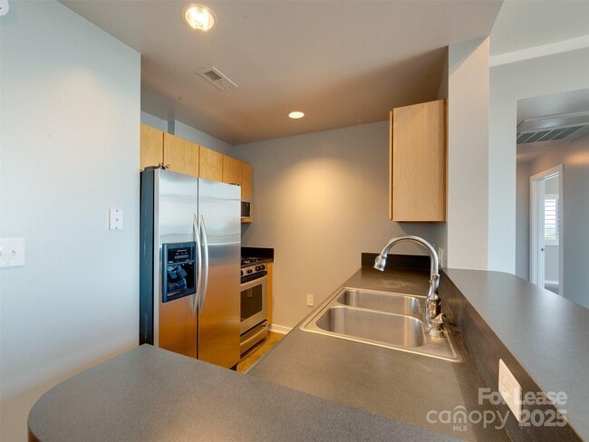 Photo - 715 N Church St Unidad 608