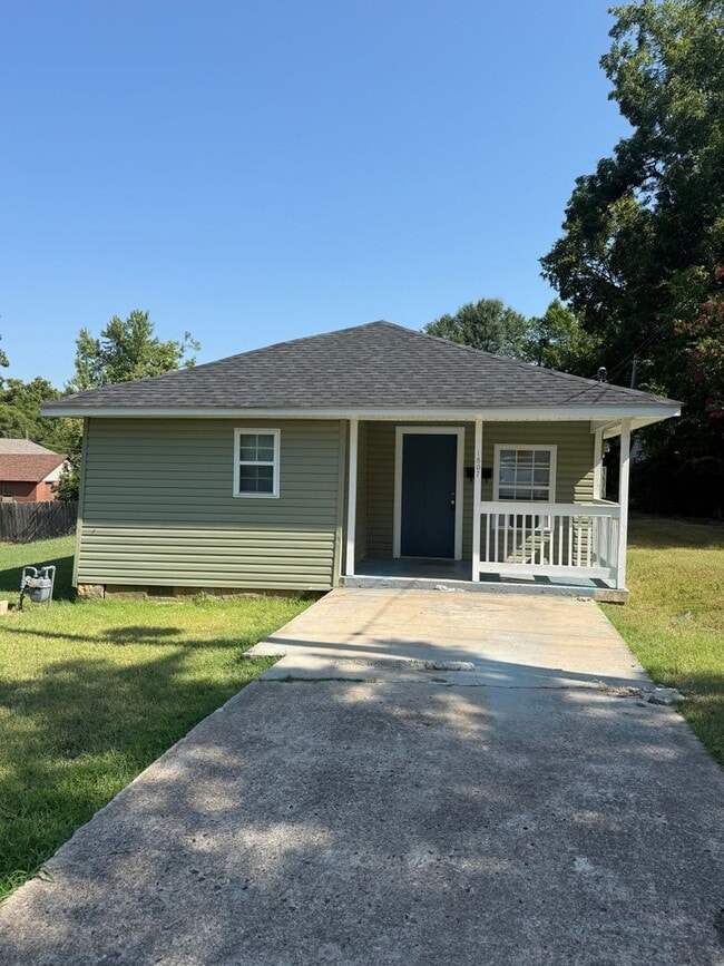 Building Photo - 1807 Elm St Rental