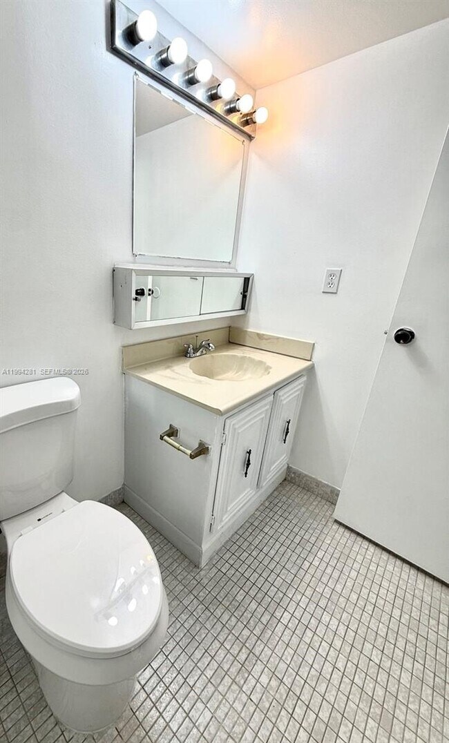 Photo - 800 Parkview Dr Unit 217