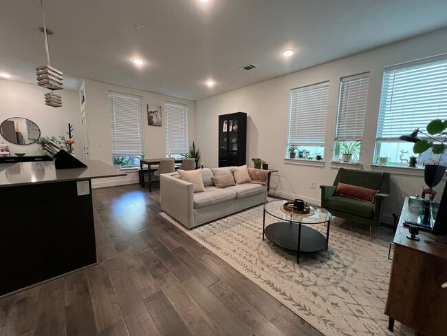 Photo - 4819 Caroline St Unit 101