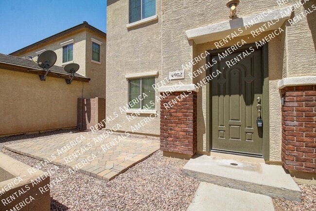 4692 E Laurel Ave