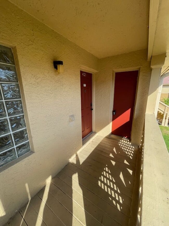 Building Photo - Palm Lakes Condo