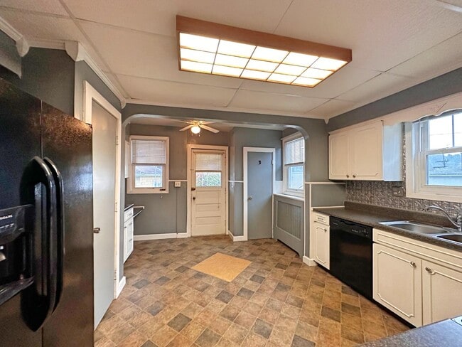 Photo - 303 Leavy Ave