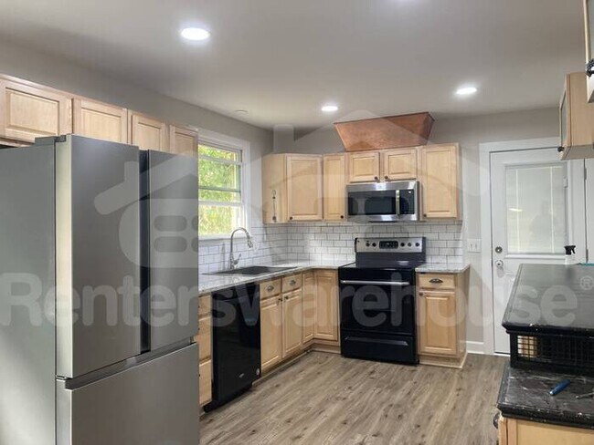 Photo - 2615 Vinyard St NE