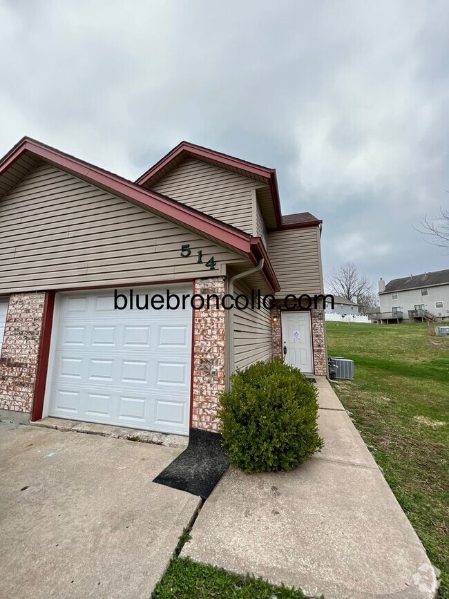 Building Photo - All the Space You Need – 3-Bedroom with Ga... Rental