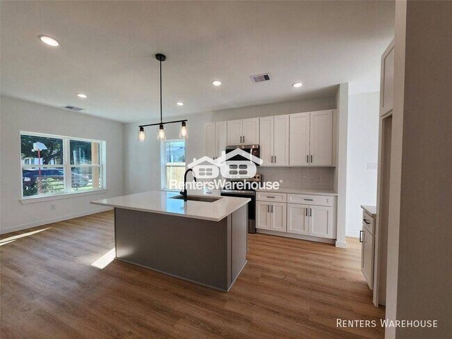 Photo - 7817 Beckley St