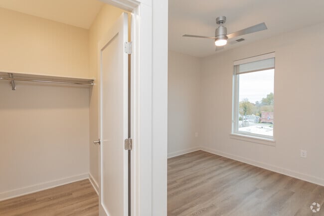 2BR, 2BA - 1,020SF