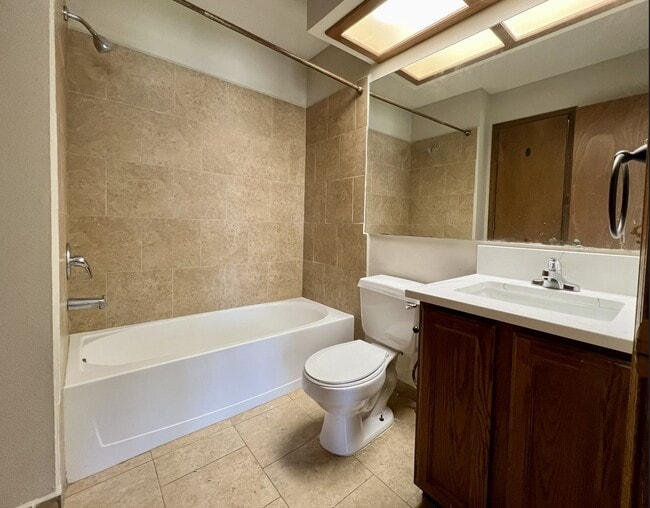 Master bathroom - 3222 N Longfellow Ct