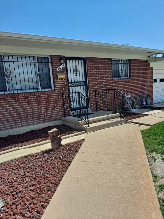 Building Photo - 1626-1628 Hollywood Dr. Unit 1628
