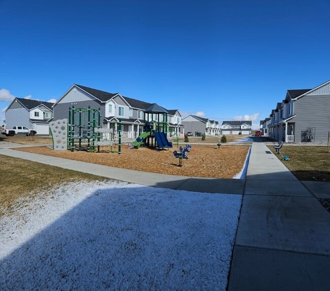 Photo - LEASE TAKEOVER In the highly sought after Summerfield Townhomes--3 bed, 2.5 baths