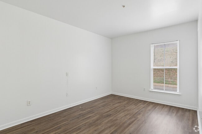 2BR, 2BA - 711SF - Primary Bedroom