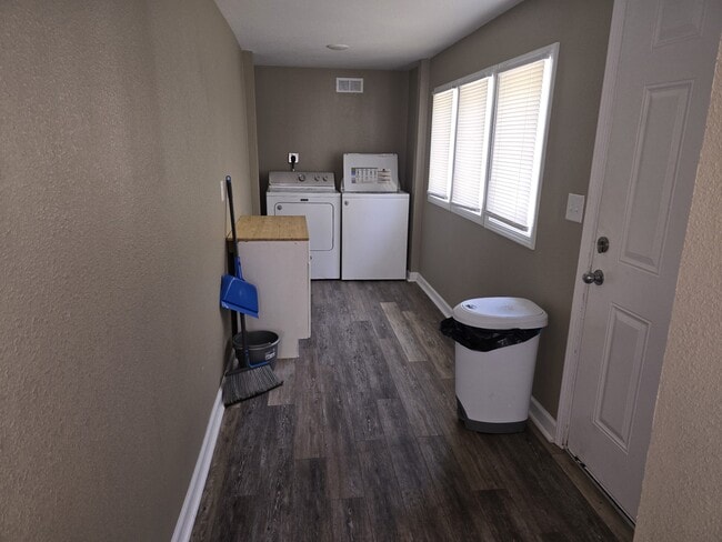 Photo - 515 Maple St