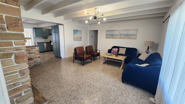 482 NE 8th Ave
