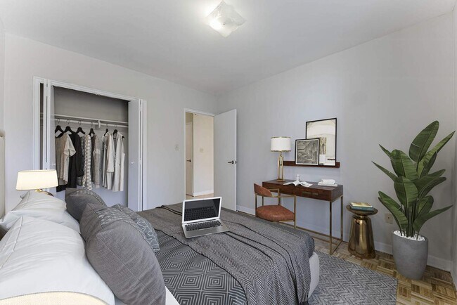 Photo - 666 Ontario St