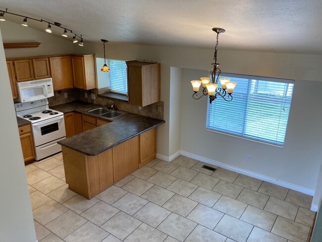 Photo - 734 W Sweet Meadow Ln