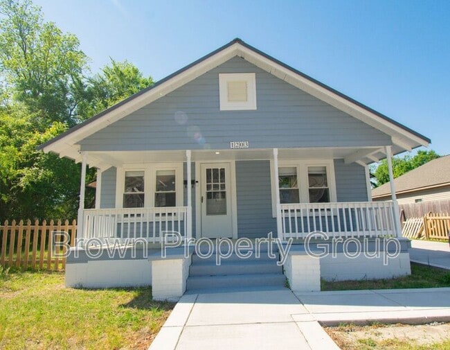 Building Photo - 1203 Simpson St