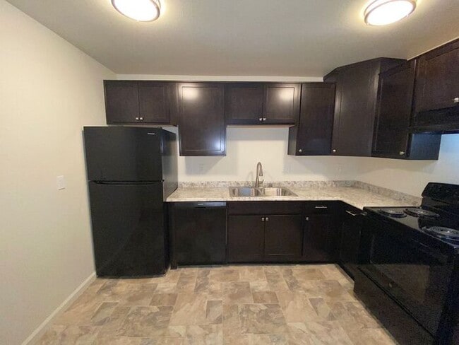 Photo - Reno Duplex - 1 Cat Friendly, Garage, Dish...