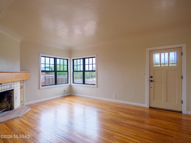 Photo - 1404 E Silver St