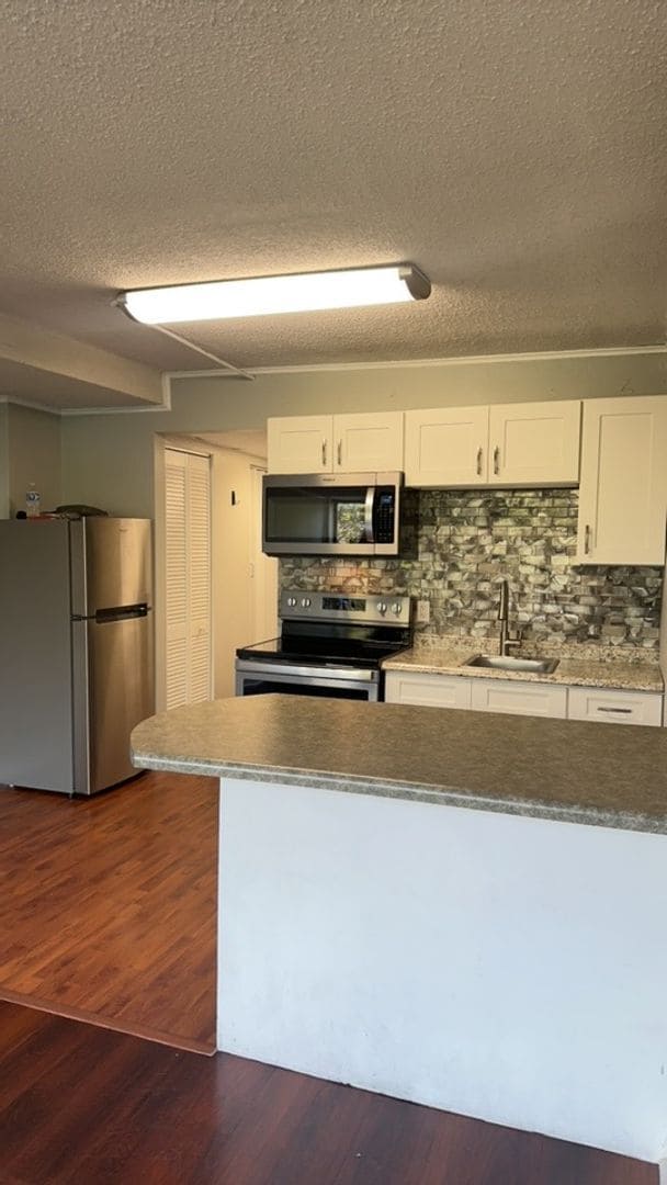 Photo - University Towers #414 - Walking distance to UT campus! Unit 414