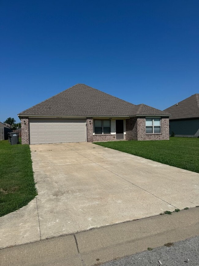 Building Photo - 4 Bed / 2 Bath Ready for move in! Rental