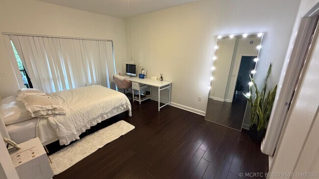 2801 Sarento Pl Unit 301