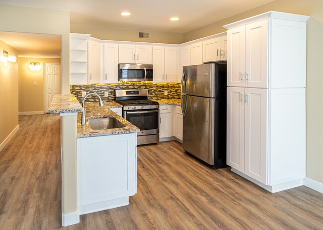 Kitchen - 8440 Little Rock Way Unit 102