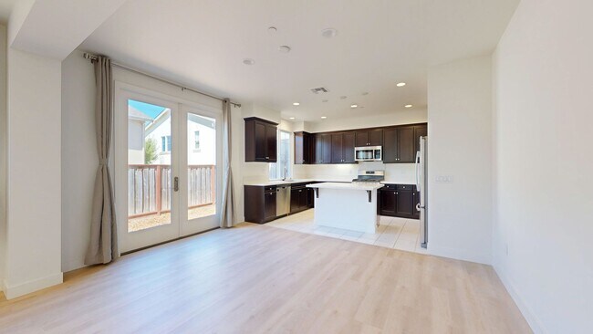 Photo - 1605 Rose Clover St