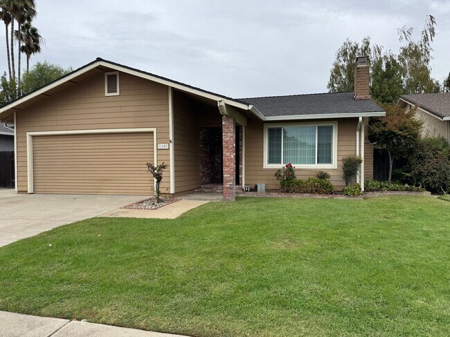 Photo - 1107 Wimbledon Dr House